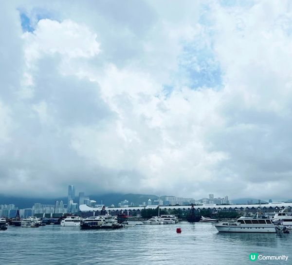 ～呢個 《觀塘海濱花園》係一個睇海景嘅最佳地點，沿途1千米長...