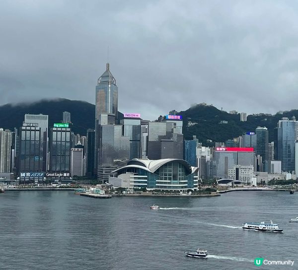 ～呢個 《觀塘海濱花園》係一個睇海景嘅最佳地點，沿途1千米長...