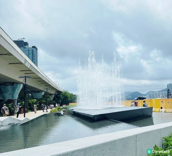 ～呢個 《觀塘海濱花園》係一個睇海景嘅最佳地點，沿途1千米長...