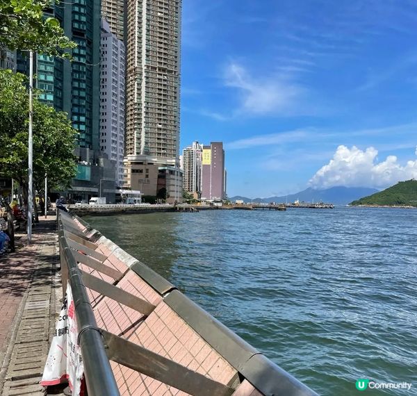 「城西道海潰公園」位於港鐵堅尼地城港鐵站 A出口，沿士美菲路...
