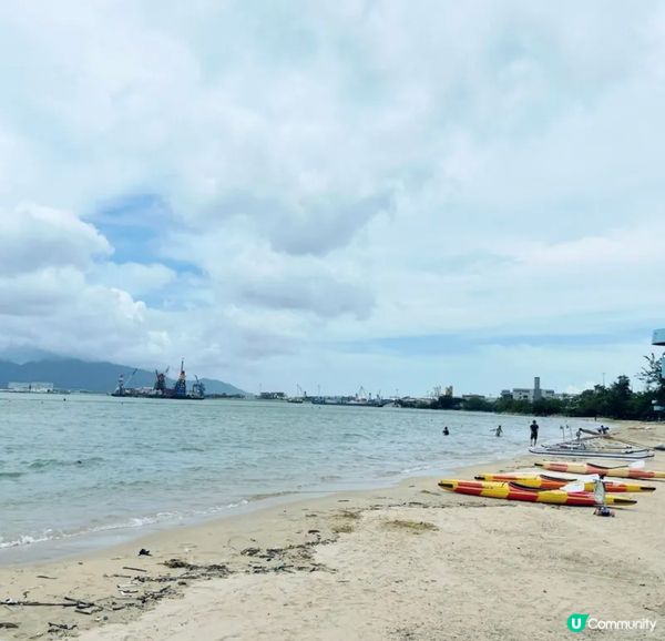 環境優美，可以眺望到屯門避風塘，屯門客運碼頭對出海峽及北為散...