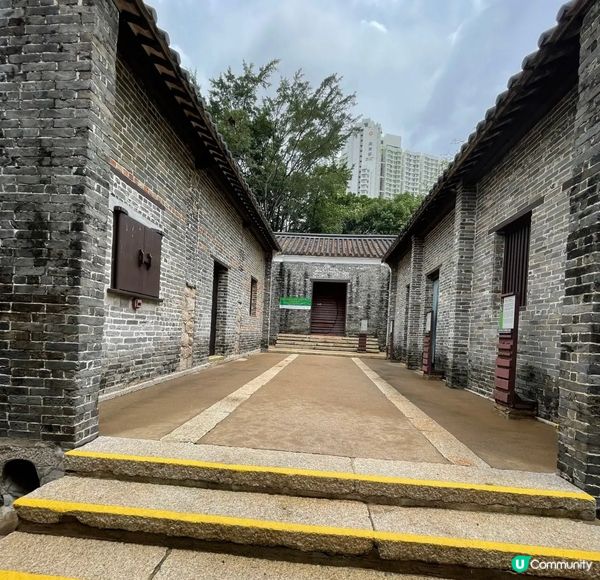 專程嚟到參觀九龍寨城公園展覽，展出內容包括一個戶外展區和六個...