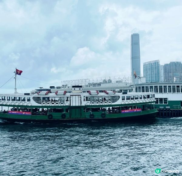 天氣好好所以決定由尖沙咀碼頭乘搭渡輪到灣仔，坐喺渡輪上面可以...