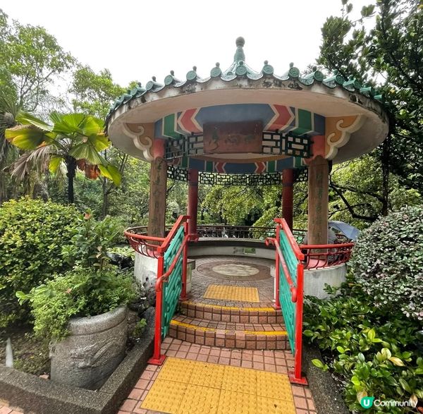荔枝角公園是全港首個以傳統嶺南風格作為設計概念的園林。全園面...