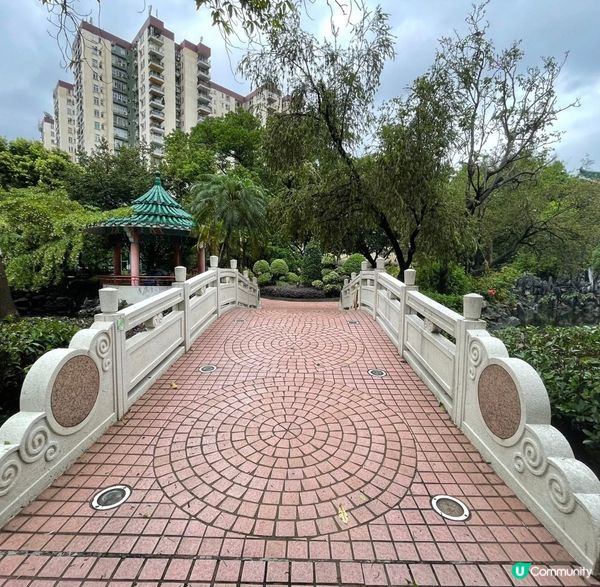 荔枝角公園是全港首個以傳統嶺南風格作為設計概念的園林。全園面...