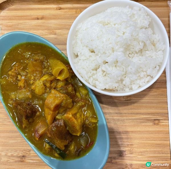 咖喱牛腩飯，牛腩炆得好淋好入味，牛腩味道香噴噴，配白飯一流👍...