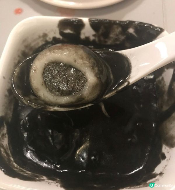 芝麻糊加芝麻湯圓-即磨芝麻糊，入口又香又濃，湯圓外皮煙煙銀銀...