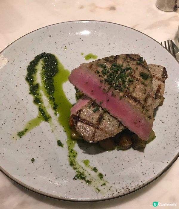 燒藍鰭吞拿魚扒，吞拿魚燒得生熟度剛剛好，肉質鮮嫩一d都吾鞋，...