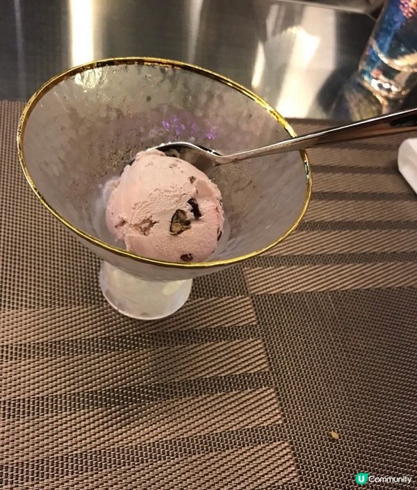 日本紅豆雪糕🍦每一啖都會食到紅豆粒，味道香甜美味，正😋