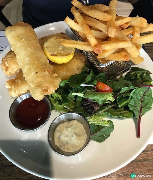 炸魚薯條-炸魚炸得脆卜卜，魚肉質鮮甜唔會好梅。🤤🤤🤤