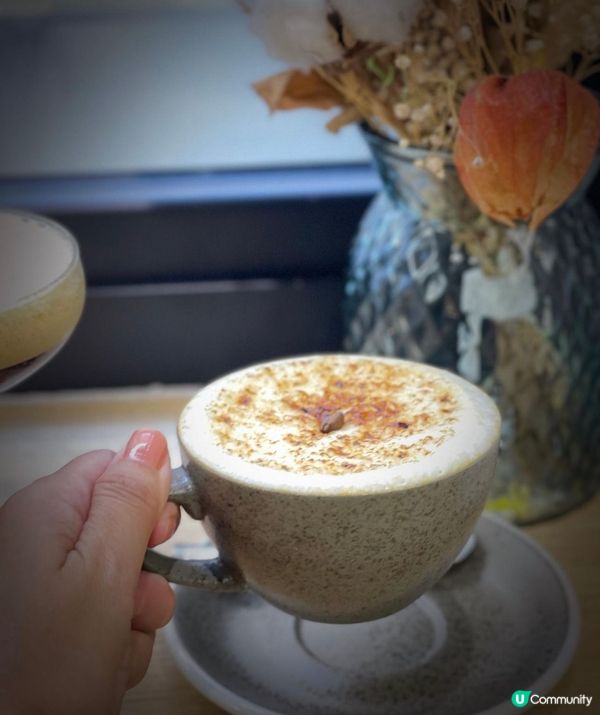面層是香滑的泡沫，入口已感覺到咖啡的香味和微微的焦糖👍