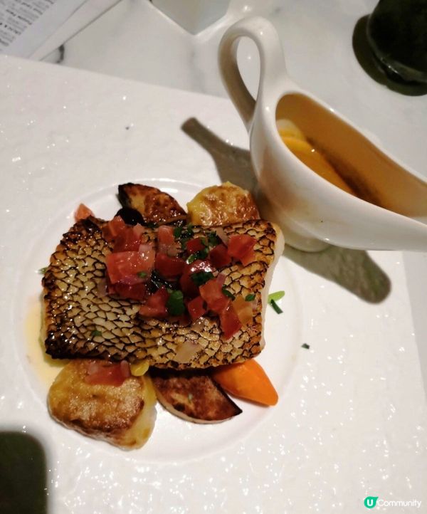 香煎帶子鱸魚配香茅汁