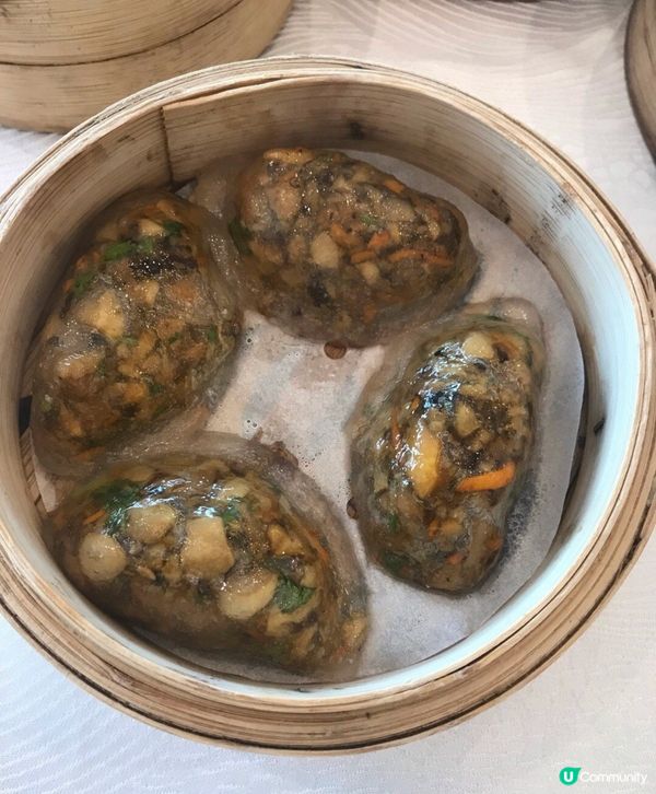 黑松露野菌餃-餃子皮薄到可以見到餡了，手勢一流，因為有黑松露...