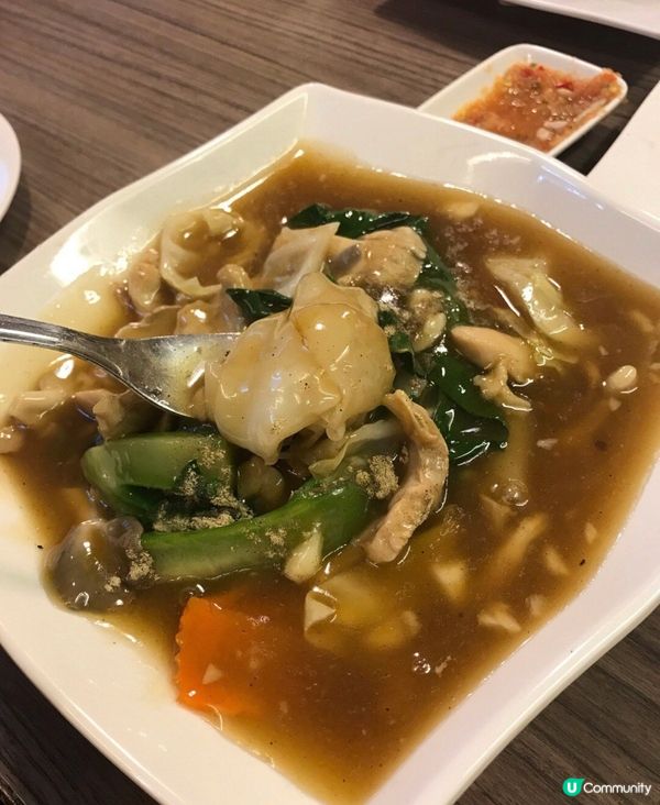 雞肉濕炒河，河粉一塊塊連汁一齊食，口感豐富入味👍