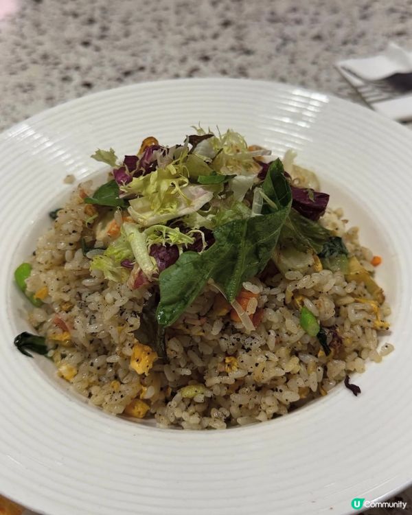 「我食素🥗，因為想同牛羊做朋友，而唔係做晚餐！😆」