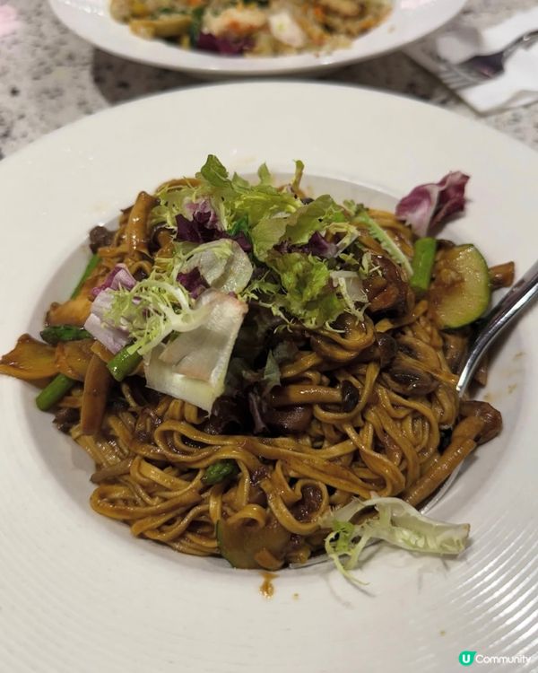 「我食素🥗，因為想同牛羊做朋友，而唔係做晚餐！😆」