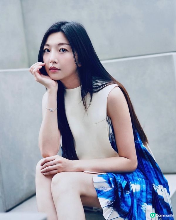 Saturday Club💙米白藍拼色百摺裙，時尚藝術感✨