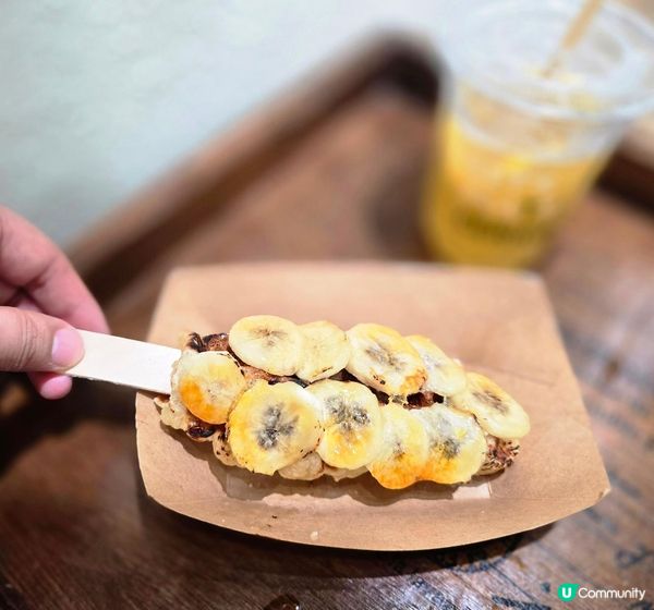 店舖很近沙灘海旁，是長洲的打卡熱點，店內有數張座椅可供堂食，...