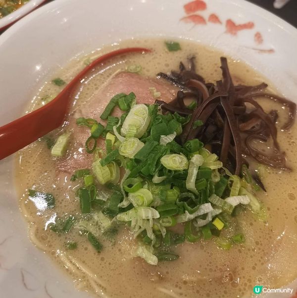 我覺得最好食嘅拉麵一定係豬骨湯底,因為個味道相當濃郁,再配上...