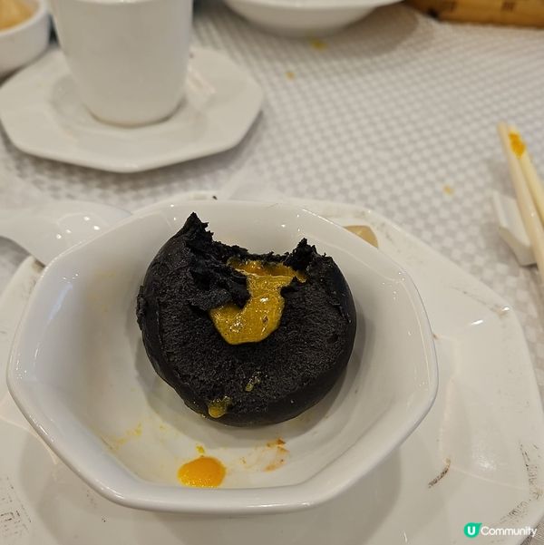 呢款奶皇包真係10分打卡,黑色包皮同奶黃形成強烈對比嘅顏色｡...