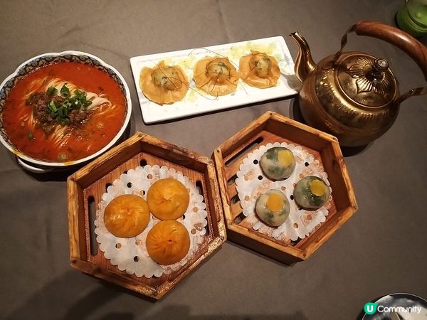 特色點心，脆皮韭菜蟹肉盒香脆好味，東星班粒菜苗餃，魚肉新鮮！...