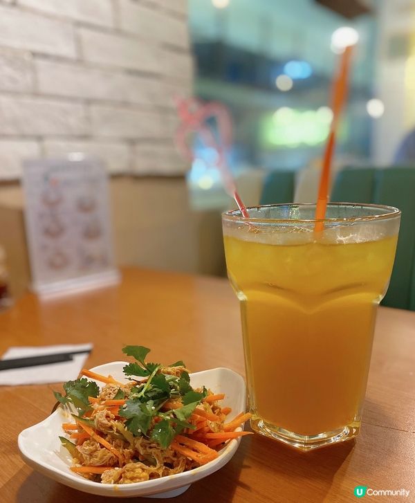 里個名好特別，有啲難但係令人好深刻！要上層先有得食，不過樓梯...