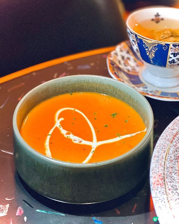 充滿本土風味嘅白蘭樹下氈酒湯力好值得一試😍