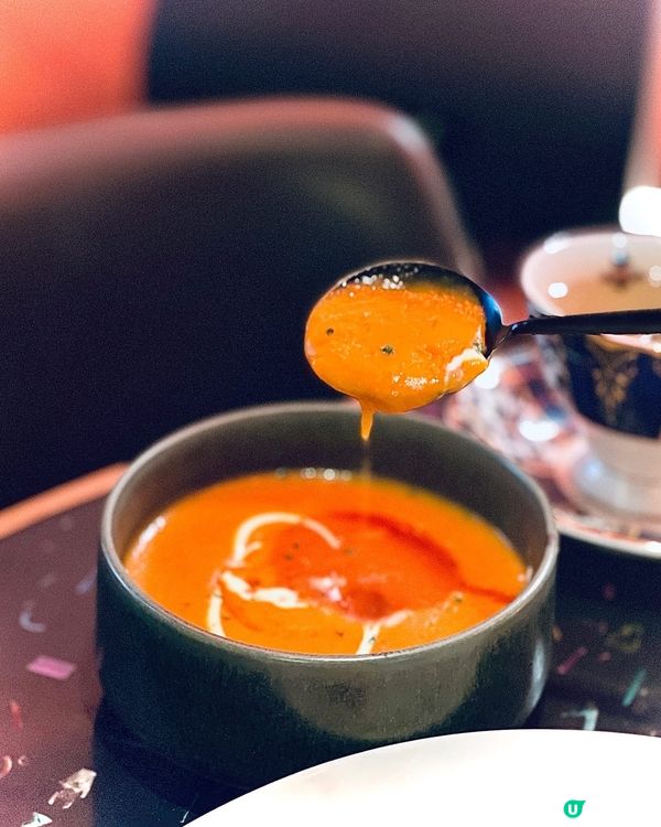 充滿本土風味嘅白蘭樹下氈酒湯力好值得一試😍