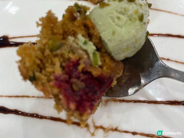 Grove cafe~迷你開心果紅桑子杏仁蛋糕