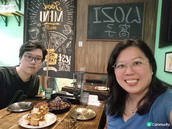 天氣已經夠晒熱辣辣🥵，同亞仔走進一個還沒有地鐵既舊區覓食，堅...