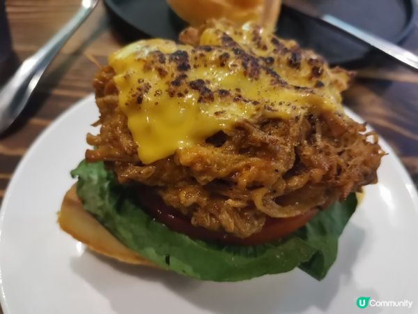 天氣已經夠晒熱辣辣🥵，同亞仔走進一個還沒有地鐵既舊區覓食，堅...