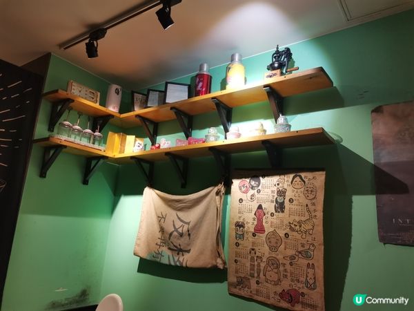 天氣已經夠晒熱辣辣🥵，同亞仔走進一個還沒有地鐵既舊區覓食，堅...