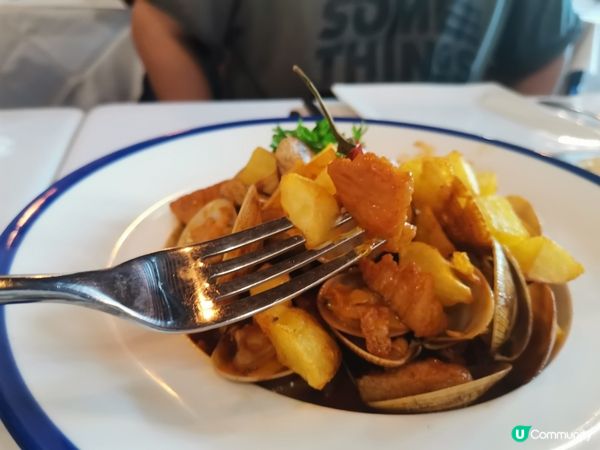 在這個充滿葡國風情的街道上，總讓我想來一餐正宗美味的葡萄菜