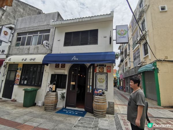 在這個充滿葡國風情的街道上，總讓我想來一餐正宗美味的葡萄菜