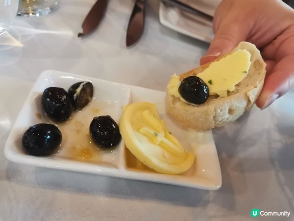 在這個充滿葡國風情的街道上，總讓我想來一餐正宗美味的葡萄菜