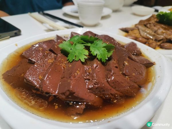 吸滿滷汁的「滷水豆腐」濃鬱香甜，白飯都吃上兩碗😊
