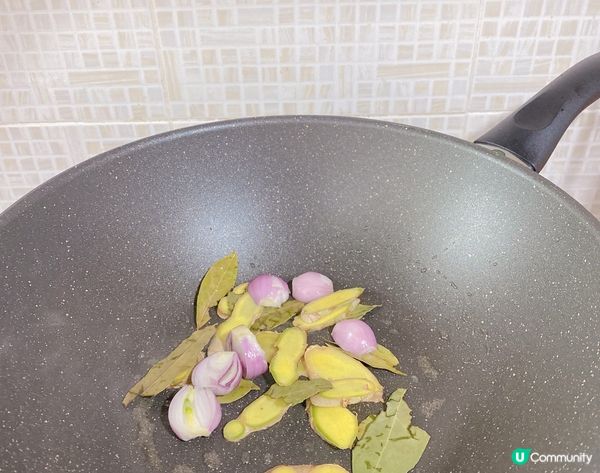 今日整咗好味黑醋豬軟骨，味道酸酸甜甜，做法不是太複雜，不用太...