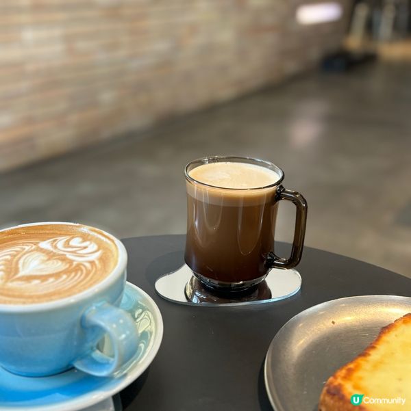 高雄文青咖啡☕️駁二必去！黑系裝修🖤空間感十足！