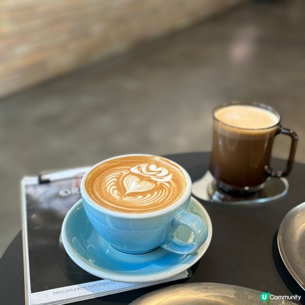 高雄文青咖啡☕️駁二必去！黑系裝修🖤空間感十足！