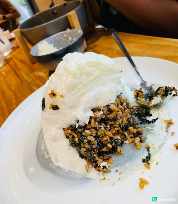 常常走過這間餐廳，也想入去試一試，門口看見最為吸引有千秋座椅...