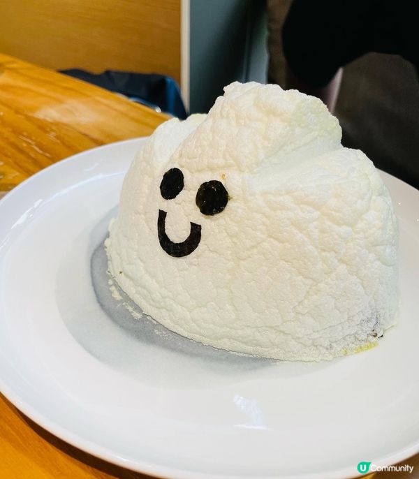 常常走過這間餐廳，也想入去試一試，門口看見最為吸引有千秋座椅...