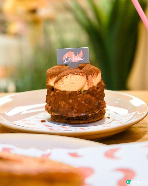 珊瑚粉打卡甜品cafe🪸一嚐紅爆日本之千層酥😍