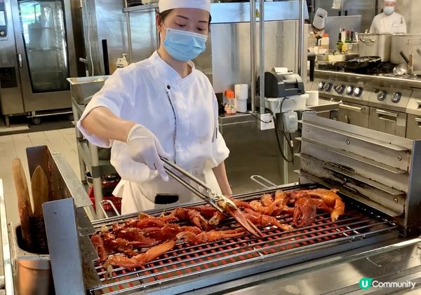 假日海鮮自助餐- 即開生蠔、即燒龍蝦鉗