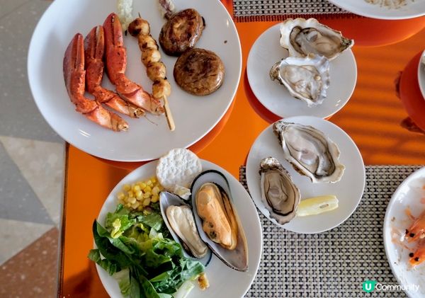 假日海鮮自助餐- 即開生蠔、即燒龍蝦鉗