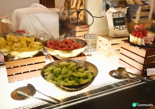 假日海鮮自助餐- 即開生蠔、即燒龍蝦鉗