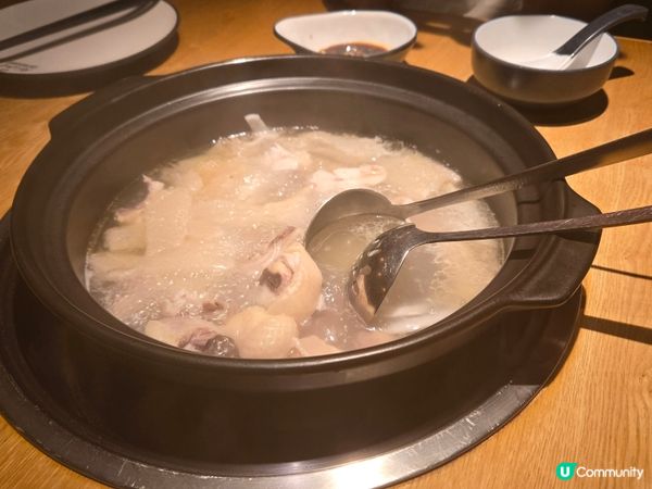 食2人椰子雞煱+臘味飯餐..正。仲有埋live音樂仲正 !