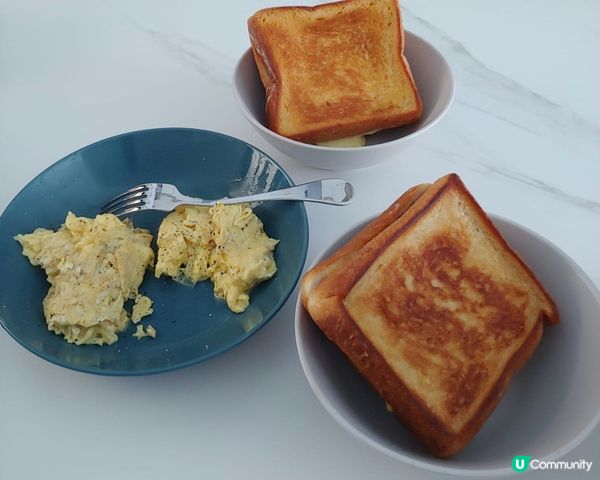 自家製牛油芝心多士連炒蛋