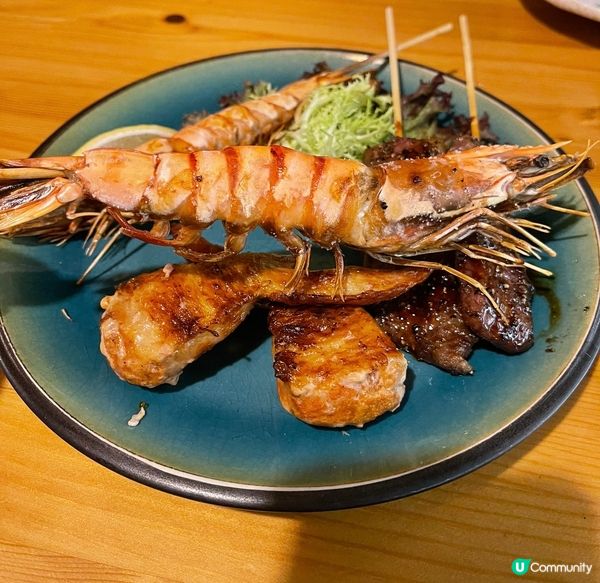 串燒燒得好惹味，有雞翼、蝦、牛肉等，全部都好入味，不用任何醬...