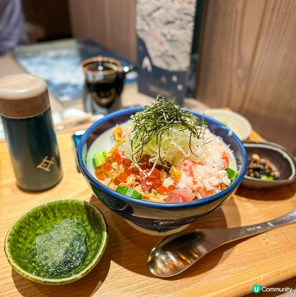 睇menu有好多魚生飯選擇,好多款都好吸引,最後揀左最多款魚...