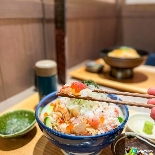 睇menu有好多魚生飯選擇,好多款都好吸引,最後揀左最多款魚...